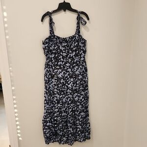 Chic Floral Midi Dress in Black and Blue